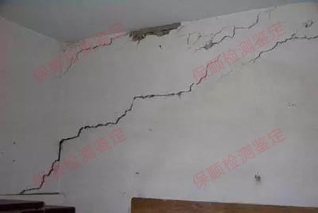 地基不均勻沉降裂縫 地基不均勻沉降裂縫